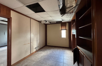Edificio oficinas comercial Ens. Kennedy, Ave. Tiradentes Santo Domingo-12