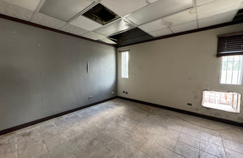 Edificio oficinas comercial Ens. Kennedy, Ave. Tiradentes Santo Domingo-14