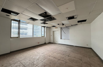 Edificio oficinas comercial Ens. Kennedy, Ave. Tiradentes Santo Domingo-15
