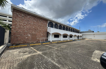 Edificio oficinas comercial Ens. Kennedy, Ave. Tiradentes Santo Domingo-1