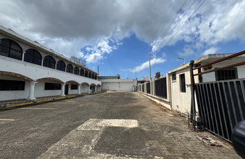 Edificio oficinas comercial Ens. Kennedy, Ave. Tiradentes Santo Domingo-19