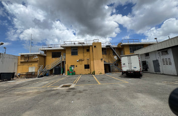 Edificio oficinas comercial Ens. Kennedy, Ave. Tiradentes Santo Domingo-24
