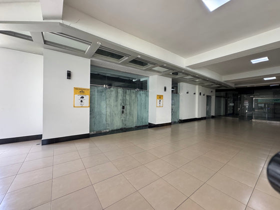 Locales comerciales oficina alquiler, Bella Terra Mall, Santiago