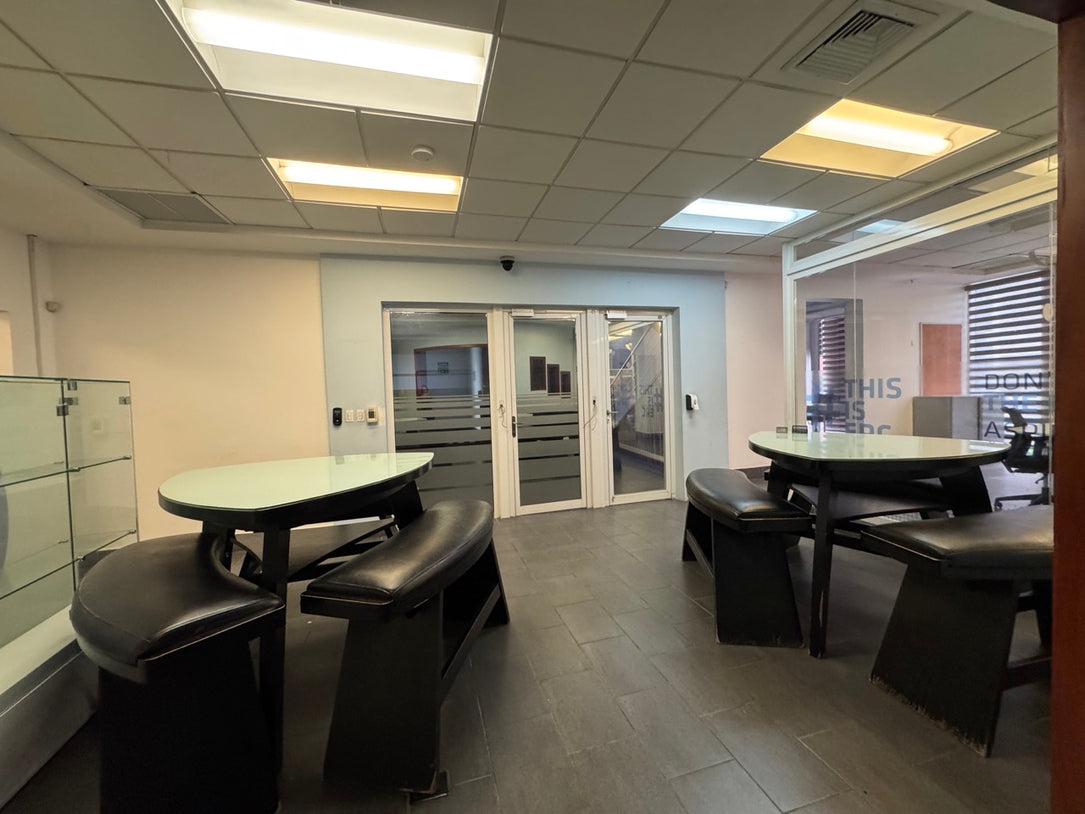 Oficina Edificio comercial alquiler Tiradentes Naco Santo Domingo