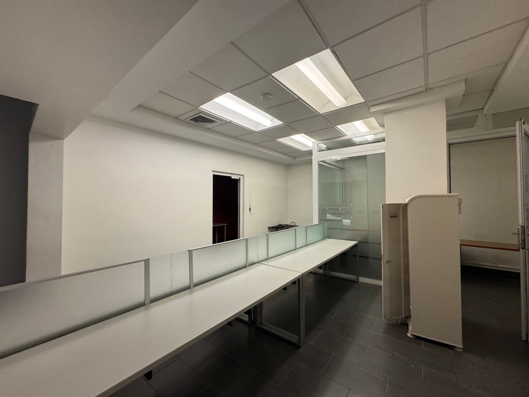 Oficina Edificio comercial alquiler Tiradentes Naco Santo Domingo