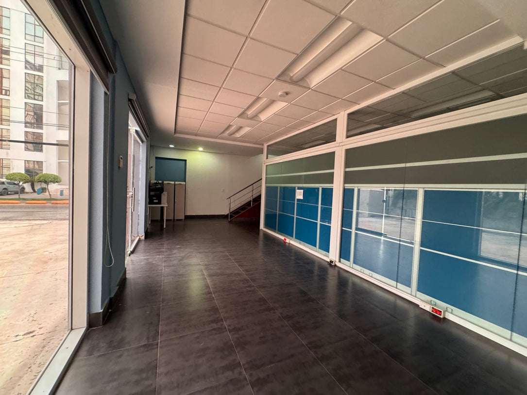 Oficina Edificio comercial alquiler Tiradentes Naco Santo Domingo