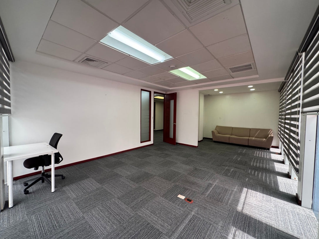 Oficina Edificio comercial alquiler Tiradentes Naco Santo Domingo