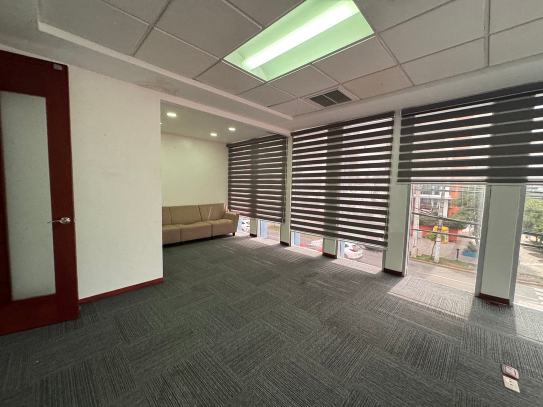 Oficina Edificio comercial alquiler Tiradentes Naco Santo Domingo