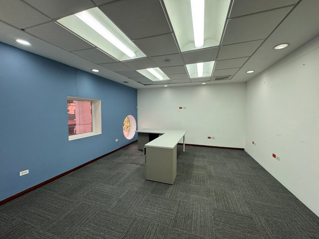 Oficina Edificio comercial alquiler Tiradentes Naco Santo Domingo