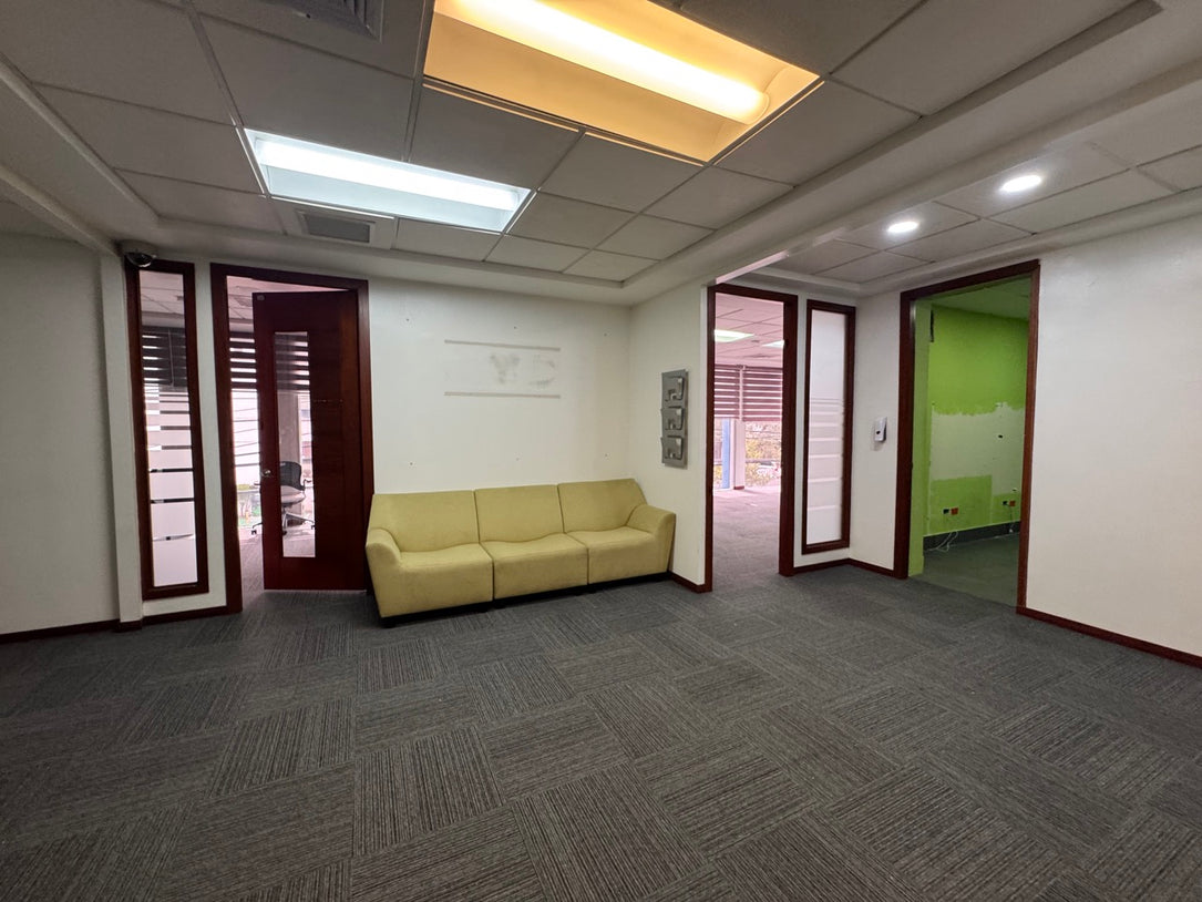 Oficina Edificio comercial alquiler Tiradentes Naco Santo Domingo