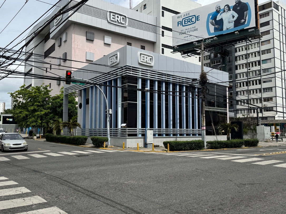 Oficina Edificio comercial alquiler Tiradentes Naco Santo Domingo