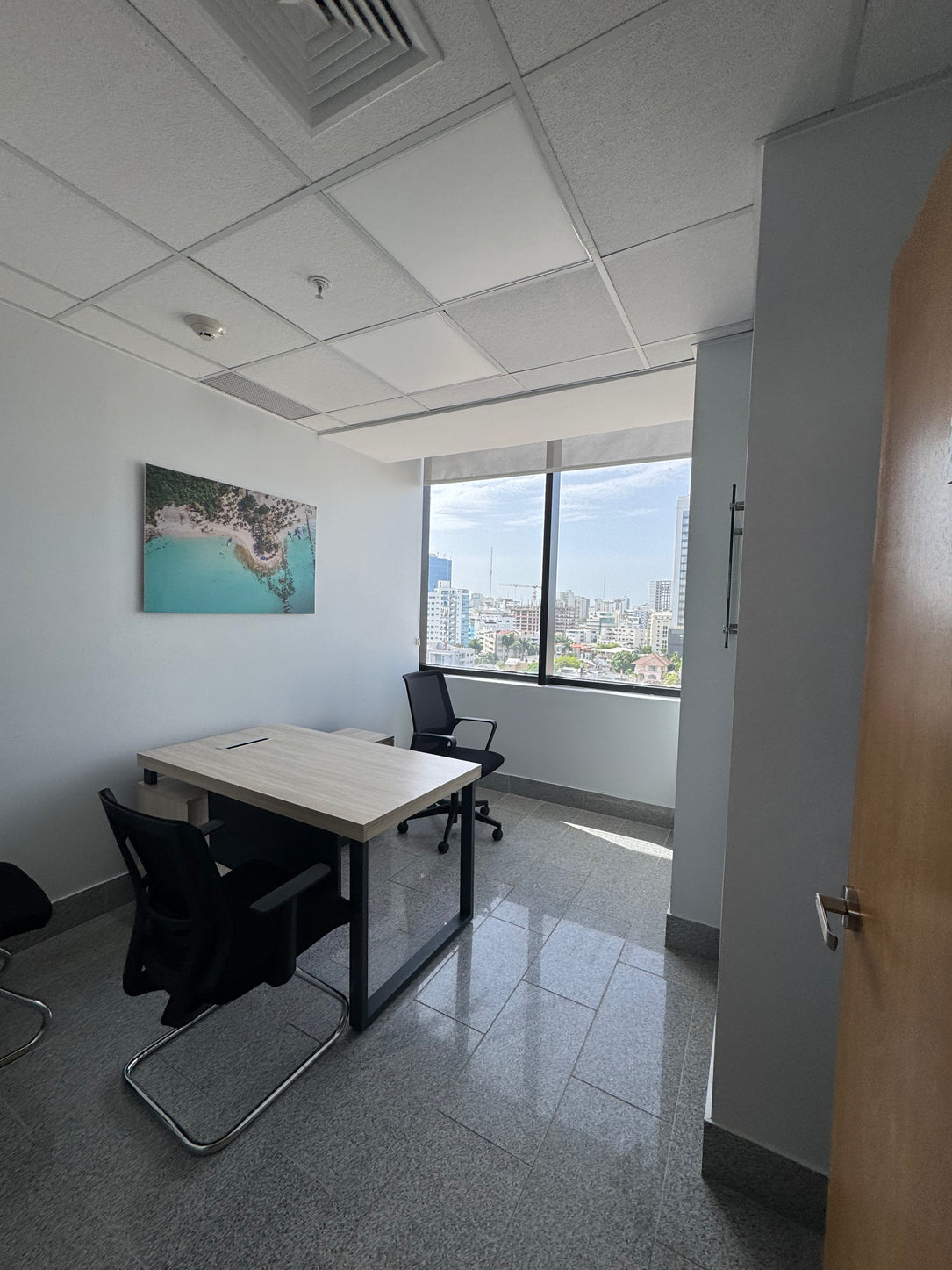 Oficina alquiler Corporativo 2010 Piantini Santo Domingo 502