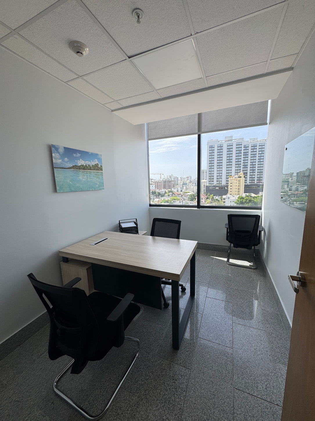 Oficina alquiler Corporativo 2010 Piantini Santo Domingo 502