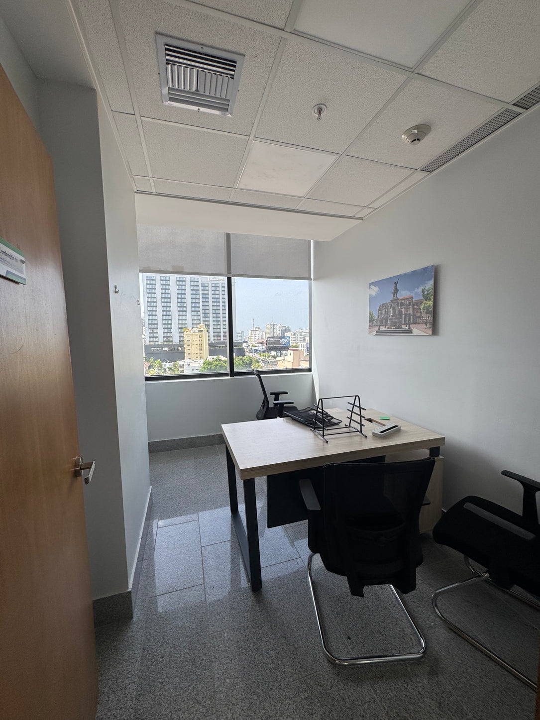 Oficina alquiler Corporativo 2010 Piantini Santo Domingo 502